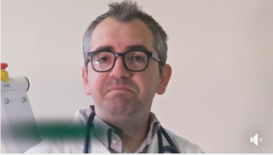 Mjeku shqiptar lë Italinë për spitalin e Korçës