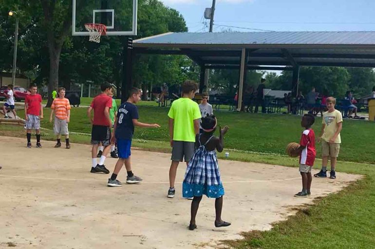Një gjest human që tregon se fëmijët kanë zemrën më të pastër në botë (Video)