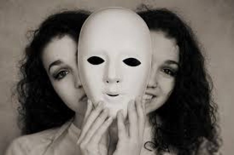 “Kurthi” i manipulatorëve që iu bën të mendoni se janë të padëmshëm (Si t’u përgjigjeni)