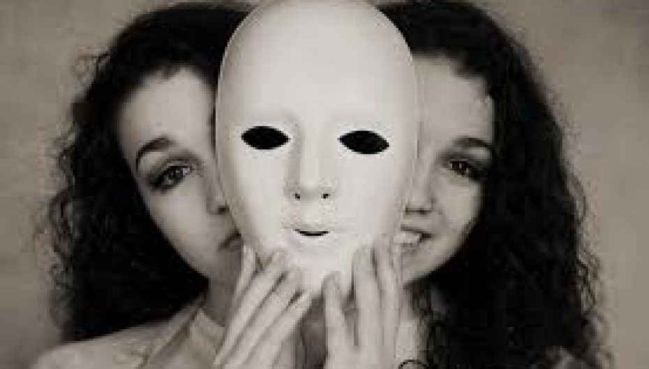 “Kurthi” i manipulatorëve që iu bën të mendoni se janë të padëmshëm (Si t’u përgjigjeni)