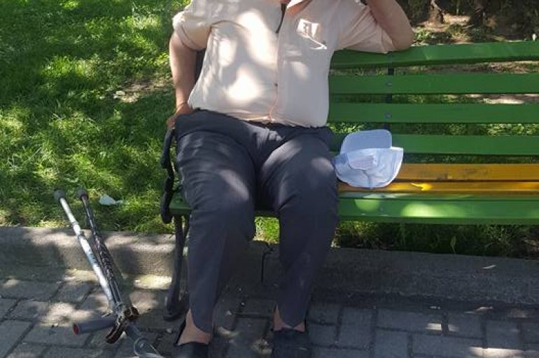 Njihuni me artistin e braktisur nga Tropoja që ëndërron famën