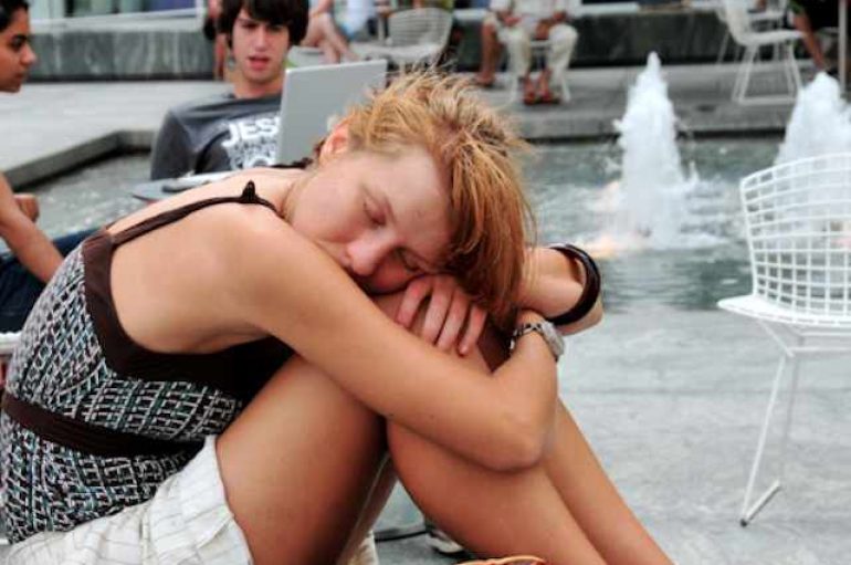 Si të flesh “i zgjuar”, përdorni disa mënyra që sonte