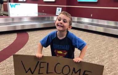 “Mirësevjen nga burgu”, vogëlushi surprizon të ëmën në aeroport