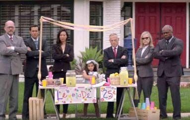 Nëse një fëmijë gjobitet se shet limonadë, kjo kompani i ndihmon falas që të përballen me ligjin