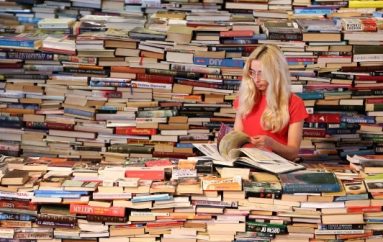 “Njeriu që nuk lexon libra të mirë nuk ka asnjë avantazh ndaj atij që s’mund t’i lexojë”