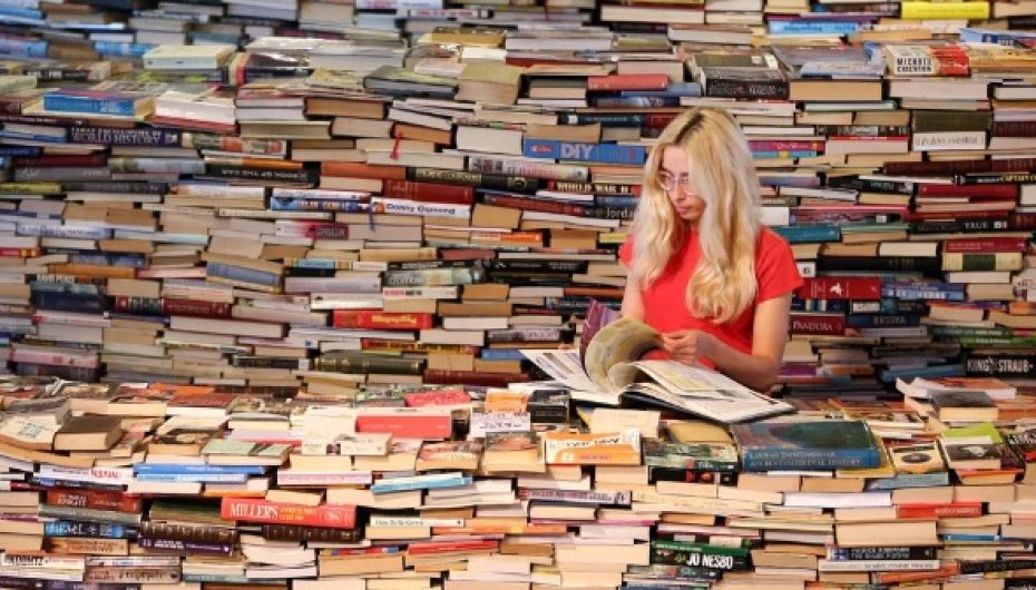 “Njeriu që nuk lexon libra të mirë nuk ka asnjë avantazh ndaj atij që s’mund t’i lexojë”