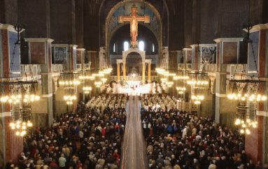 Studimi: Njerëzit besimtarë e kuptojnë botën më pak