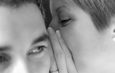 “Gjuha ka të bëjë shumë pak me fjalët që thoni dhe gjithçka me mënyrën se si i thoni ata”