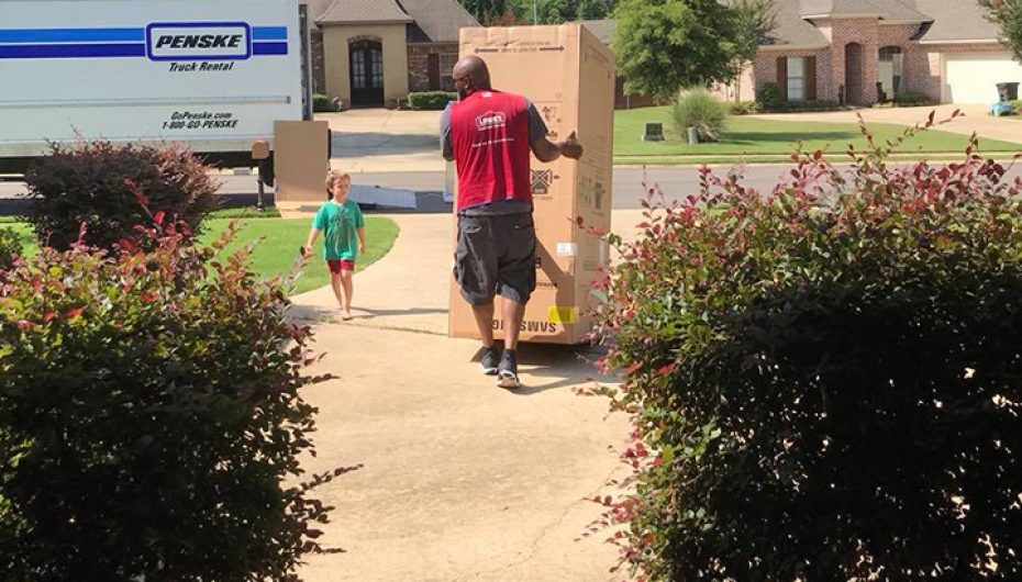 Shpërndarësi bën realitet ëndrrën e djaloshit të vogël