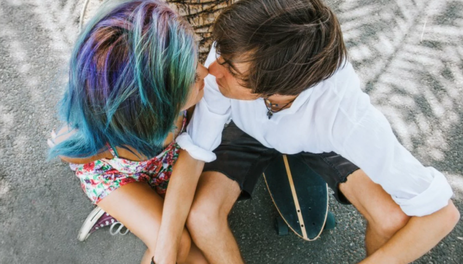 Biseda seksuale nuk mjafton: Prindërit duhet t’u flasin adoleshentëve mbi dashurinë