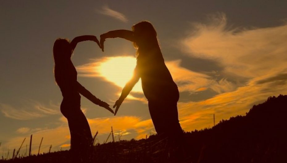 Histori frymëzuese, shkrimtarja falenderon publikisht miqtë që e shpëtuan nga depresioni