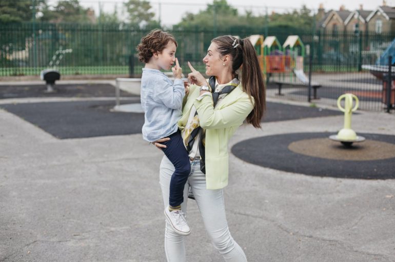 Prindërit adoleshentë sensibilizojnë të rinjtë për marrëdhënie të shëndosha