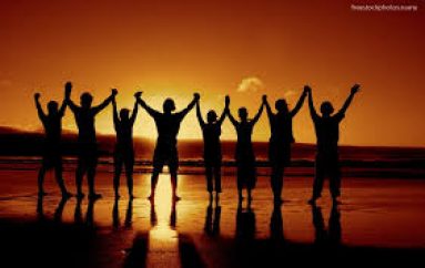 “Ne duhet të mësojnë të jetojnë së bashku si vëllezër, ose do zhdukemi të gjithë si budallenj”