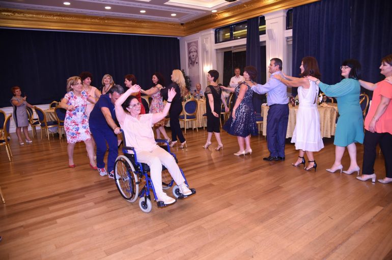 Mjekja gjirokastrite nis detyrën e re si kryetare e këshillit bbashkiak: Motivi, personat me aftësi të kufizuara