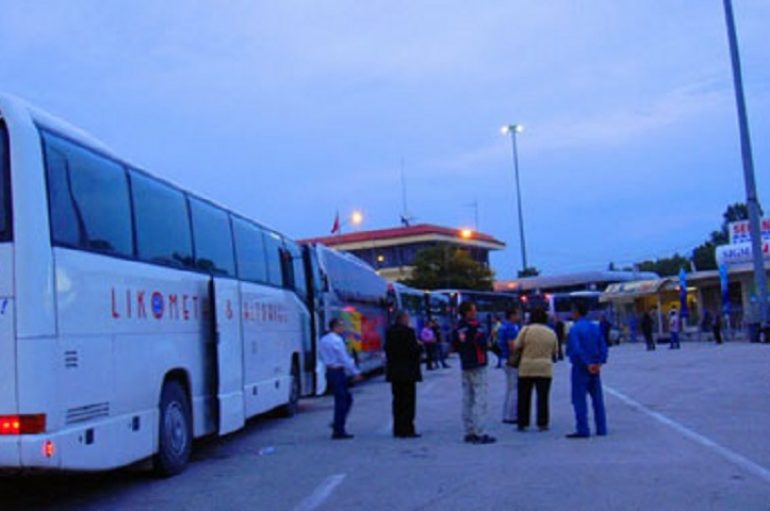 Nëna shqiptare e ‘humbur’ në emigracion për fëmijët, shpreson të realizojë ëndrrën e vetme pas të 40-ve