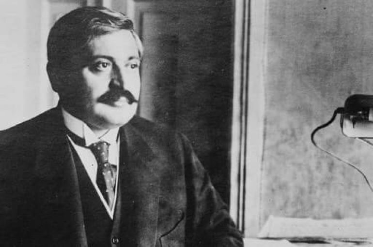 E ngritur nga dashuria, e rrëzuar nga urrejtja