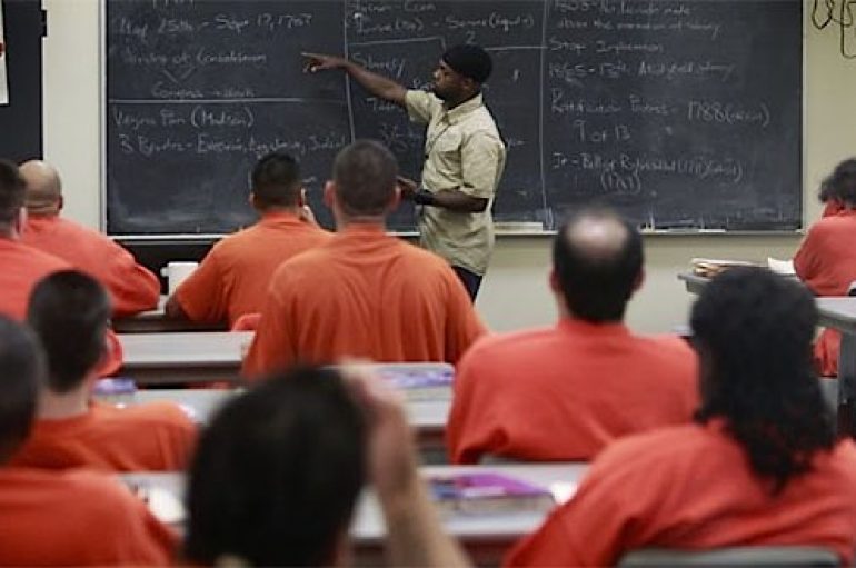 Më pak njerëz po kthehen në burg, ulet norma me 23% në SHBA