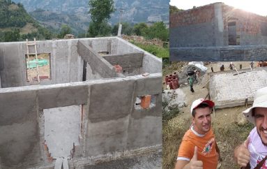 Mësimi zhvillohej në një shtëpi, 2 mësuesit ndërtojnë shkollën në fshatin e largët të Skraparit