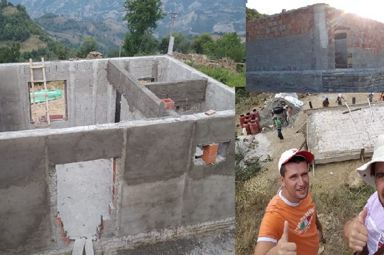 Mësimi zhvillohej në një shtëpi, 2 mësuesit ndërtojnë shkollën në fshatin e largët të Skraparit