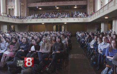 Klasa më popullore në historinë e universitetit Yale mëson lumturi
