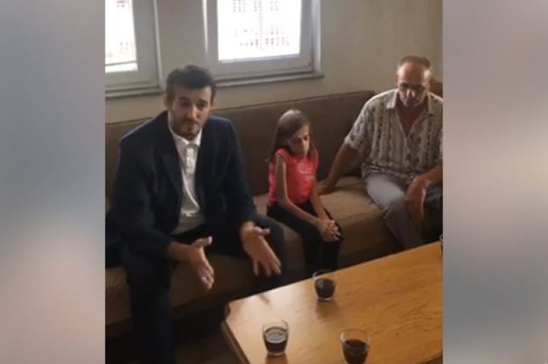 Deputeti dhuron rrogën për familjet në nevojë dhe artisten Nexhmije Pagarusha