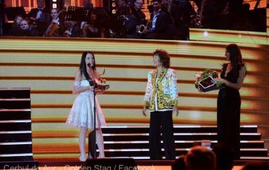 Këngëtarja e re shqiptare fiton çmimin prej ’25 mijë eurosh’ në festivalin ndërkombëtar