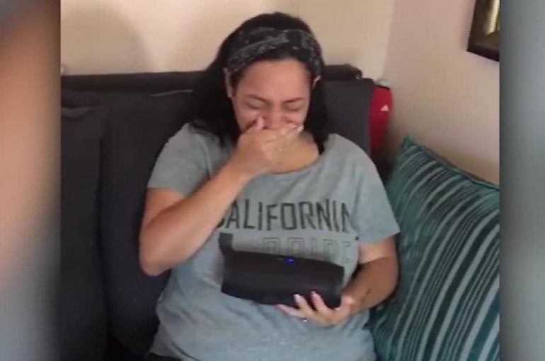 Gruaja shtatzanë shpërthen në lot, mëson gjininë e bebes nga zëri i babait të ndjerë