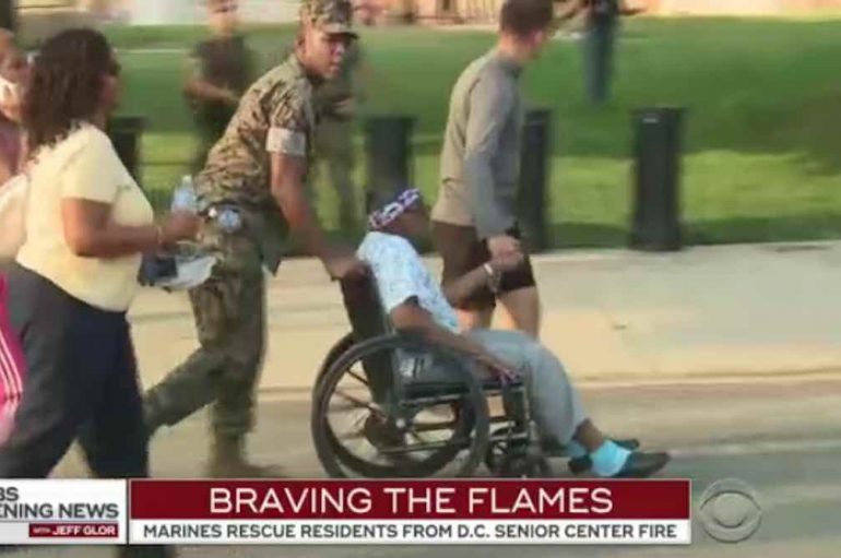 Marinsat shpëtojnë 190 të moshuar, të ngecur në ndërtesën e djegur