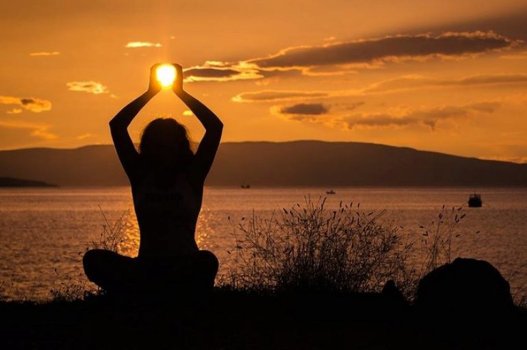 “Nëse e mban fytyrën drejt diellit, nuk e ke mundësinë të shohësh dot hije”