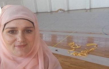 Mësuesja e mbuluar nga Kosova synon rekordin Guinness, realizon lulen më të madhe në botë