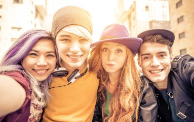 Çfarë bëjnë adoleshentët e lumtur?