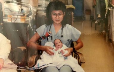 Infermierja zbulon se mjeku i ri është foshnja për të cilin u kujdes 28 vjet më parë