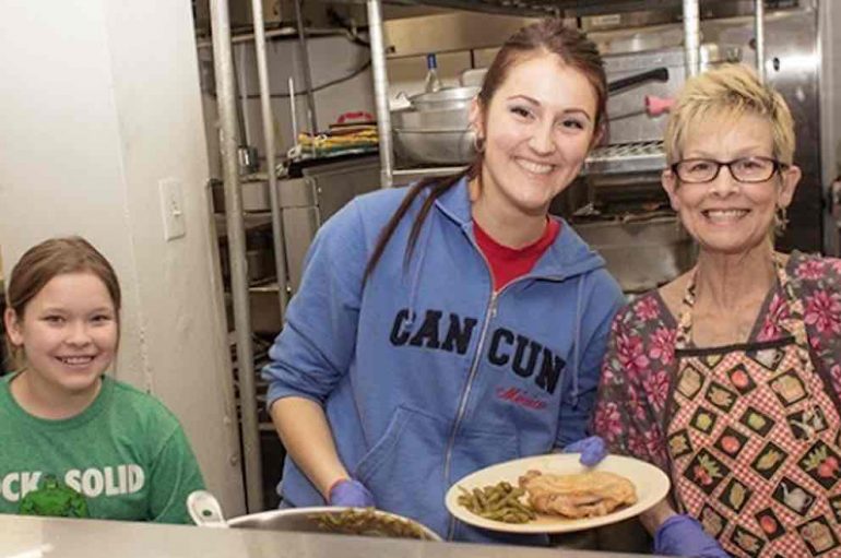 Vazhdon misionin e babit, ky dyqan dhuron 142,000 pica për të pastrehët