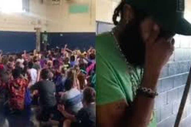 E thërrasin për një aksident, roja surprizohet nga nxënësit