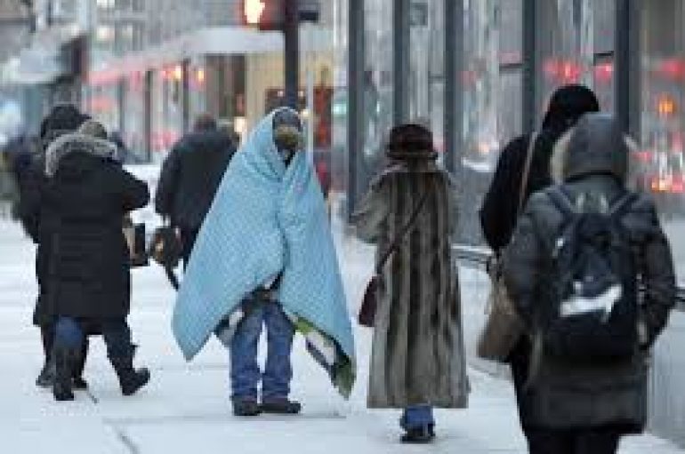 Si mund t’i ndihmoni të pastrehët këtë dimër