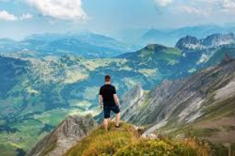 “Njerëzit e çmendur, mund ta ndryshojnë botën”