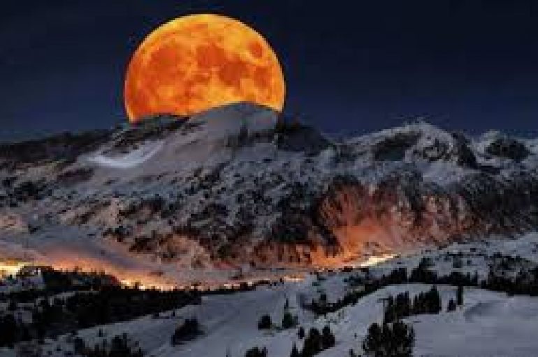 “Ajo që është mbrapa nesh dhe ajo që është përpara nesh, janë vogëlsira, në krahasim me atë që është brenda nesh”