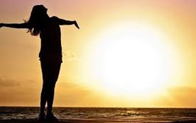 “Jeta nuk ka të bëjë me gjetjen e vetvetes. Jeta ka të bëjë me krijimin e vetvetes”