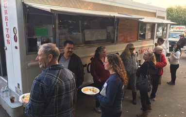 Pronari i restorantit ushqen qindra kalifornianë që u larguan nga zjarri vdekjeprurës