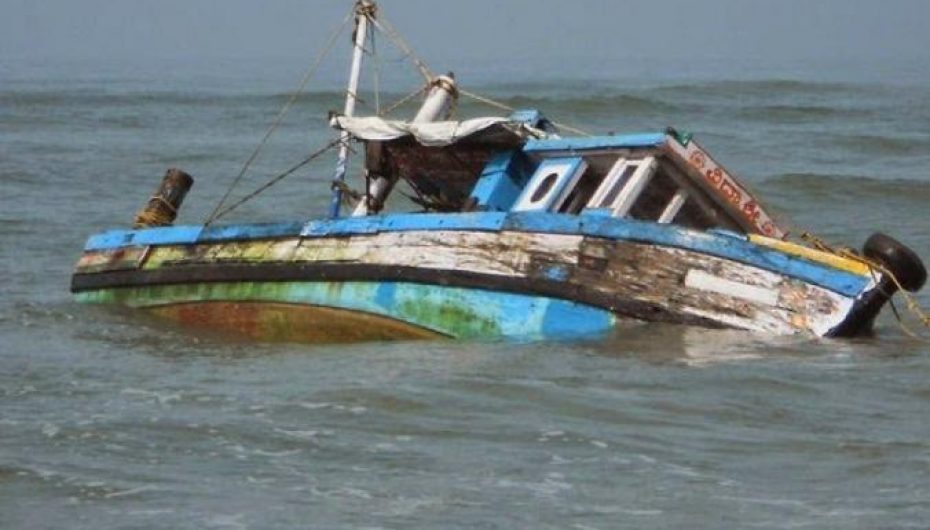 Shpëtohen 4 peshkatarë në Vlorë, pas disa orëve në mes të detit
