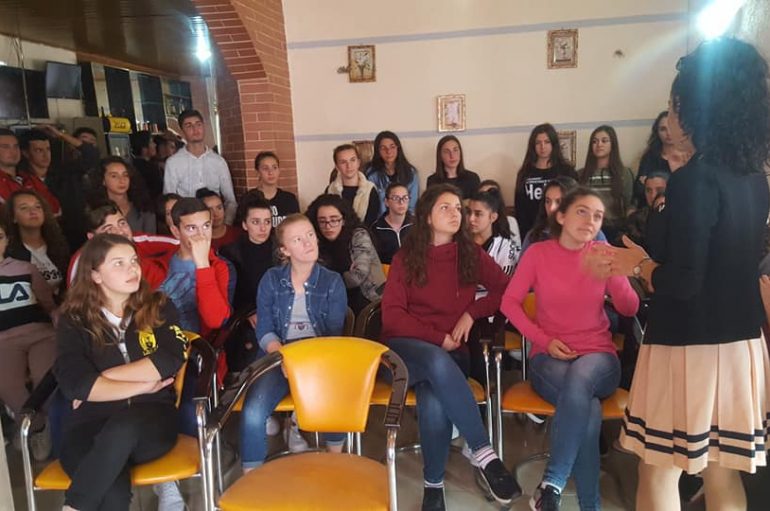 Të rinjtë e fshatit “Katund i Ri”, të ‘izoluar’ prej transportit