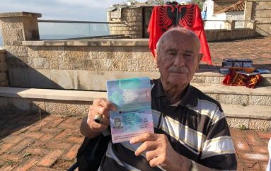 Qytetari turk bëhet shqiptar në moshën 90 vjeçare