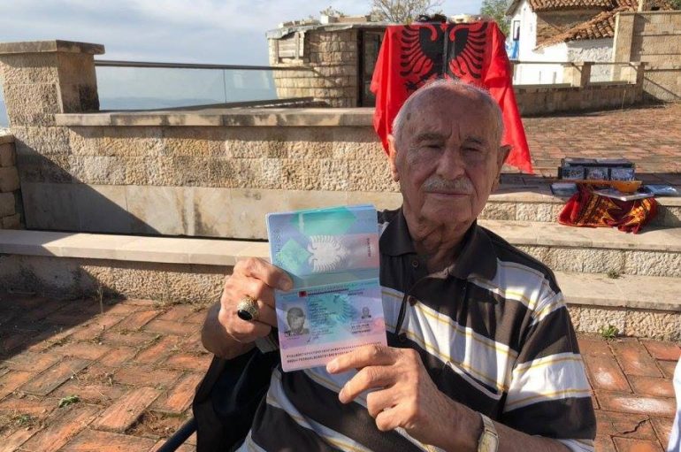 Qytetari turk bëhet shqiptar në moshën 90 vjeçare
