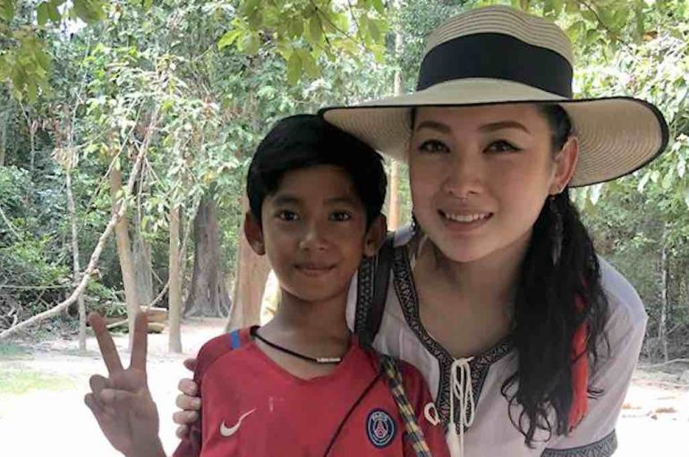 Fëmija që shet në rrugë, flet mbi 12 gjuhë të huaja