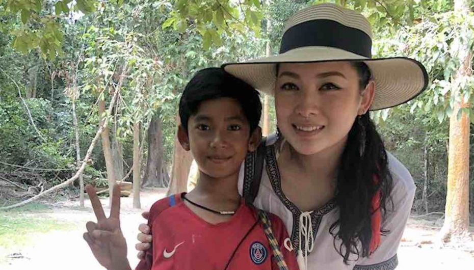 Fëmija që shet në rrugë, flet mbi 12 gjuhë të huaja