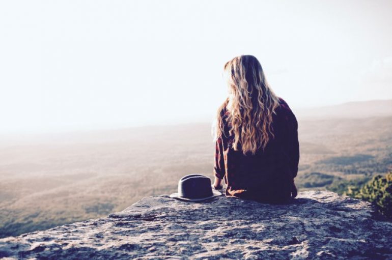 “Jeta tkurrohet ose zgjerohet, në përpjestim me kurajën tënde”