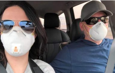 Çifti kanadez shpenzon pushimet duke ndihmuar të prekurit nga zjarri në Kaliforni