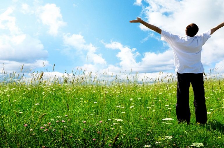 ‘Një njeri i lumtur është teper i kënaqur me të tashmen për të banuar në të ardhmen’