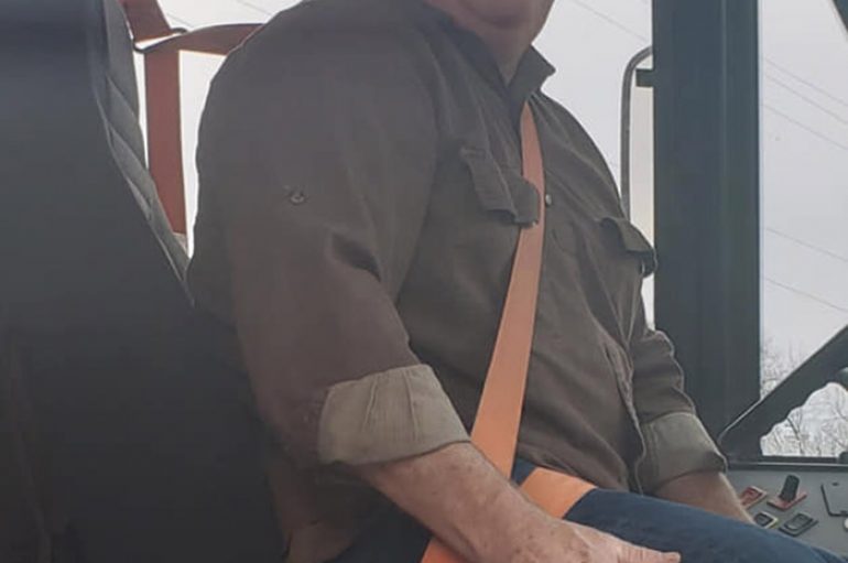 Vonohen për shkollë prej akullit, shoferi i autobusit blen mëngjes për të gjithë nxënësit