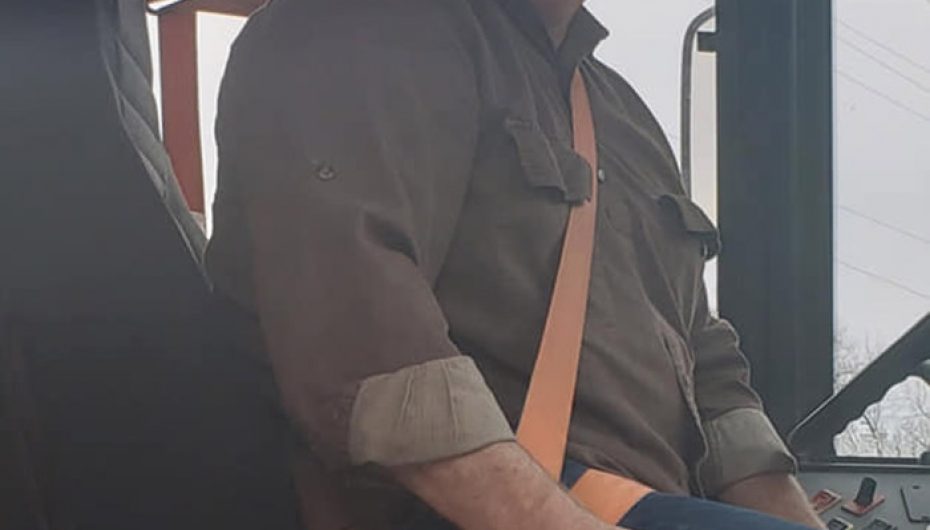 Vonohen për shkollë prej akullit, shoferi i autobusit blen mëngjes për të gjithë nxënësit